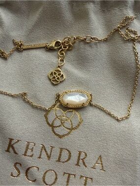 Kendra Scott necklace Elisa Gold ivory mother of pearl Pendant